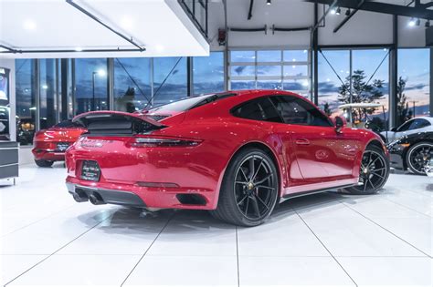 Showroom: 911 Carrera GTS .